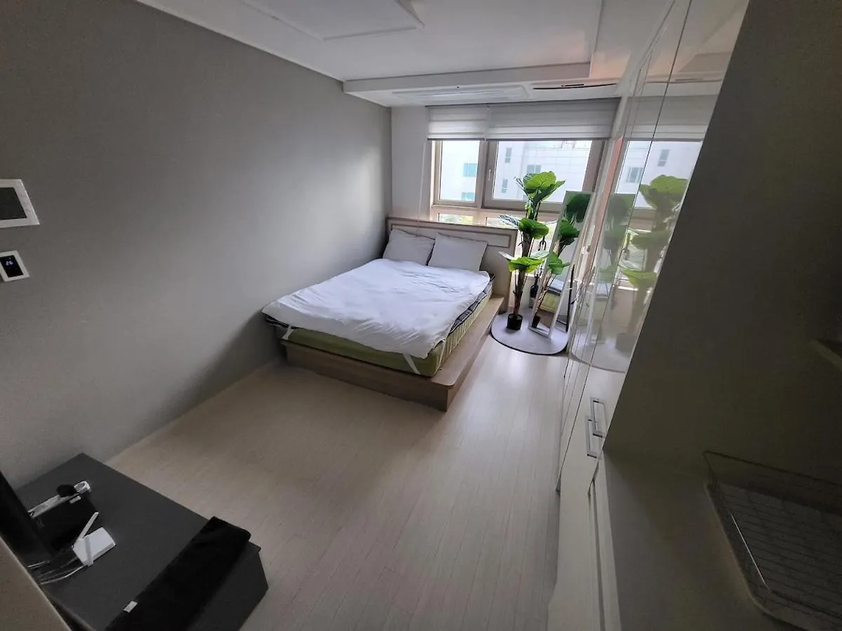 1-3507 #Subwayline9 #Sinnonhyeonstation #1Minwalk #Gangnamstation #High-Rise City View #Cookingavailable #Primelocation Seoul Apartment