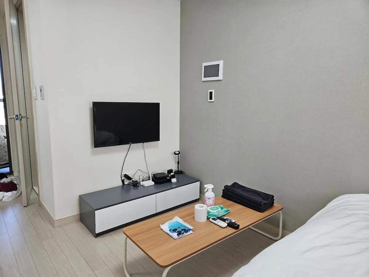 Apartment 1-3507 #Subwayline9 #Sinnonhyeonstation #1Minwalk #Gangnamstation #High-Rise City View #Cookingavailable #Primelocation Seoul