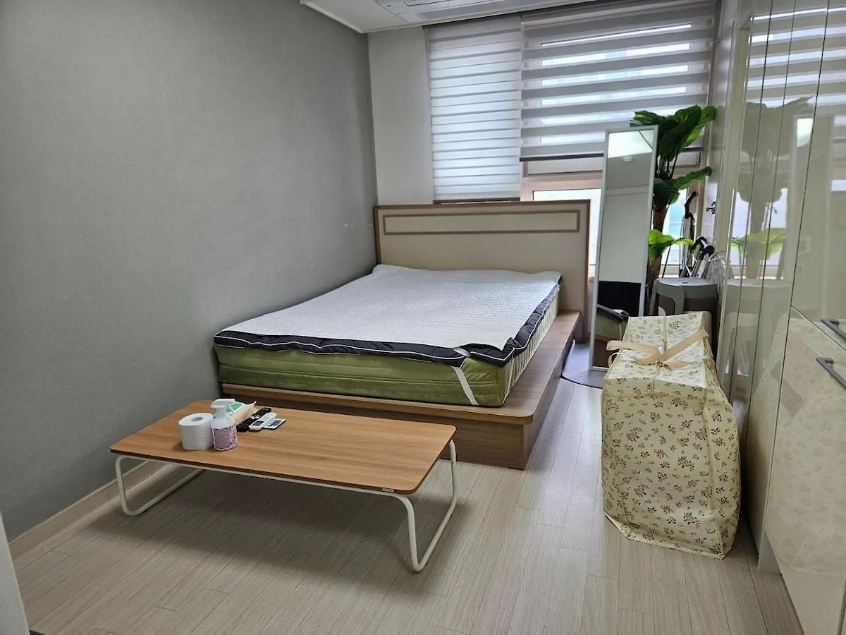 Apartment 1-3507 #Subwayline9 #Sinnonhyeonstation #1Minwalk #Gangnamstation #High-Rise City View #Cookingavailable #Primelocation Seoul