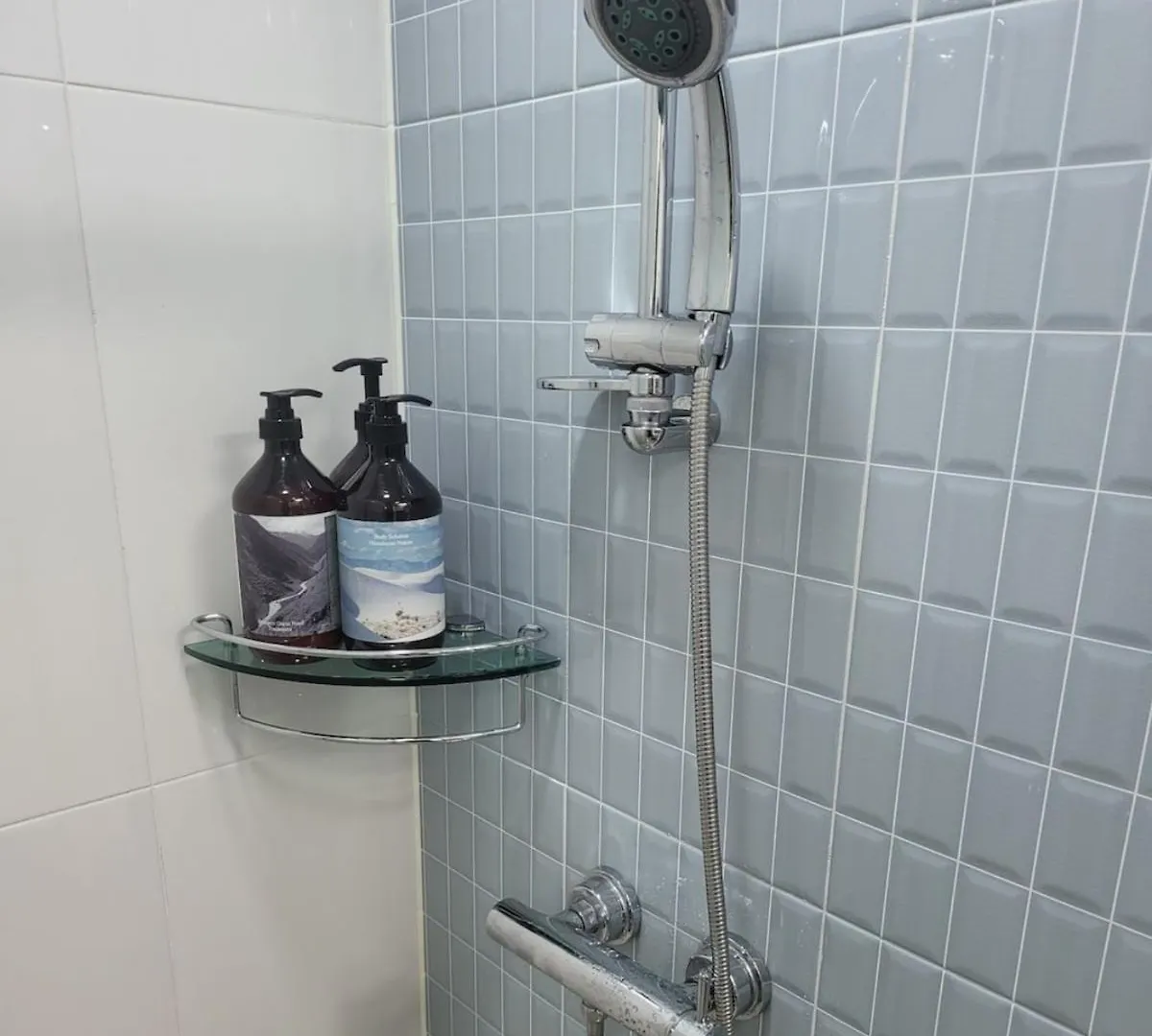 Apartment 1-3507 #Subwayline9 #Sinnonhyeonstation #1Minwalk #Gangnamstation #High-Rise City View #Cookingavailable #Primelocation Seoul