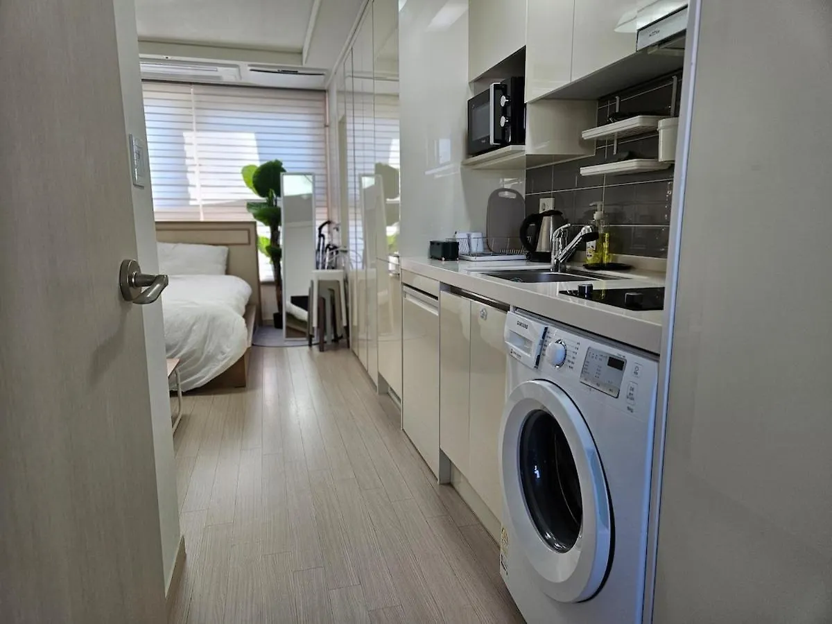1-3507 #Subwayline9 #Sinnonhyeonstation #1Minwalk #Gangnamstation #High-Rise City View #Cookingavailable #Primelocation Seoul